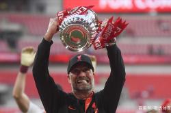 问鼎注册 -斯图加特训练开放日，集结日战术微调引欢呼，足总杯在即，阵容厚度经受考验 