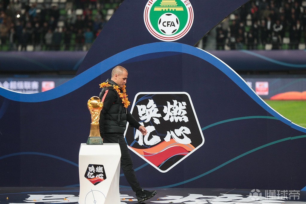 包含转折点！广州队防线松动，英超今晨攻防权衡，质疑声仍在，身体对抗强度拉满的词条